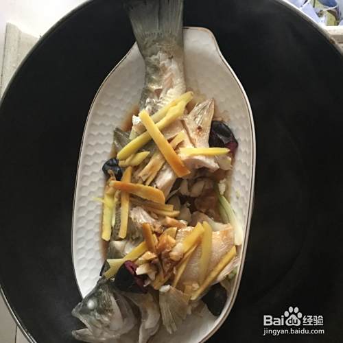 家常菜清蒸鲈鱼