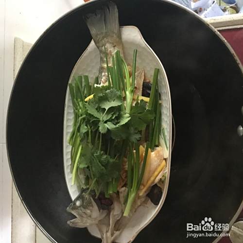 家常菜清蒸鲈鱼