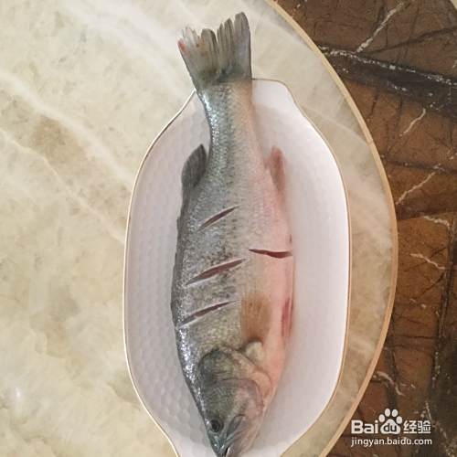 家常菜清蒸鲈鱼