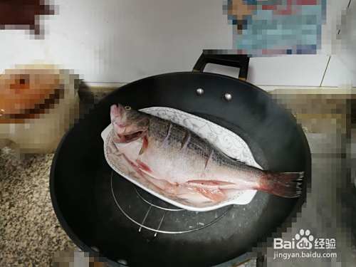 如何制作家常菜鲈鱼
