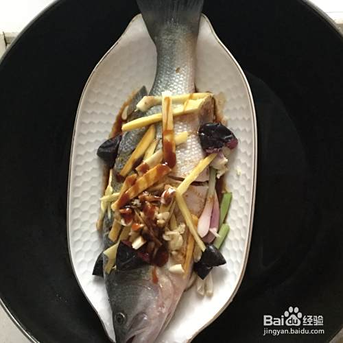 家常菜清蒸鲈鱼