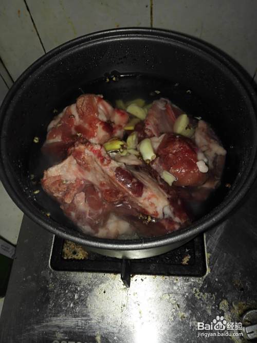 怎样熬大骨头汤好喝？
