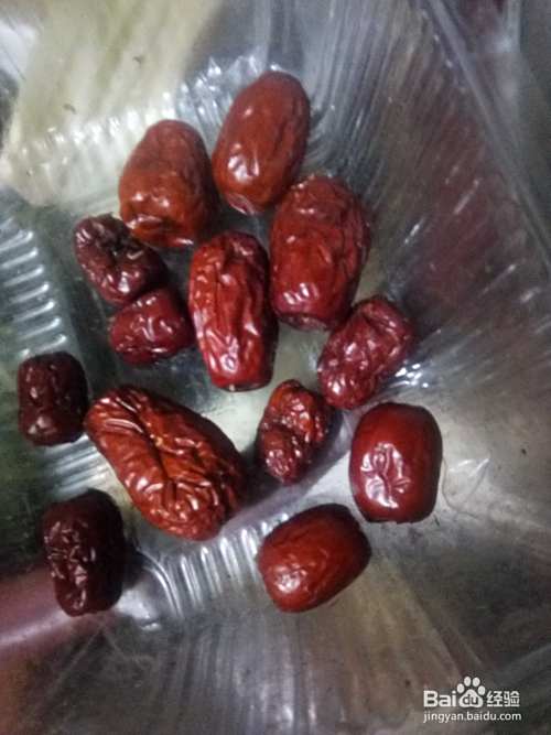 熬制玉米大枣粥