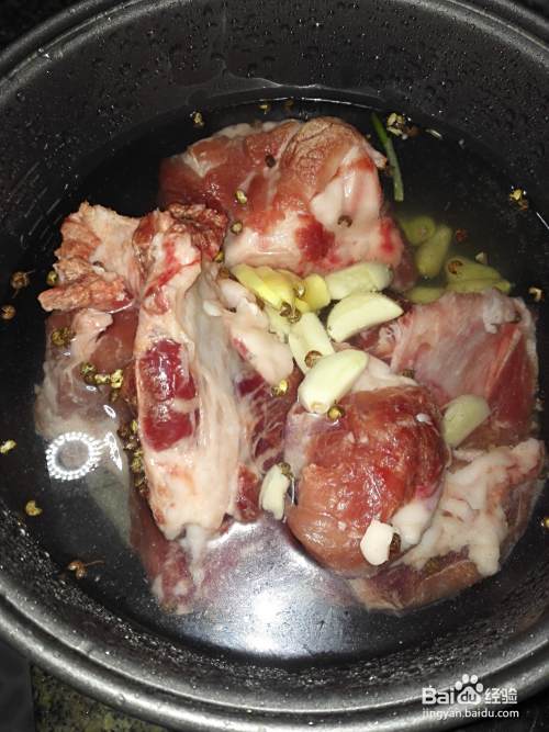 怎样熬大骨头汤好喝？