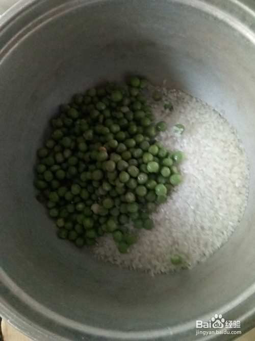 熬制红枣豌豆粥