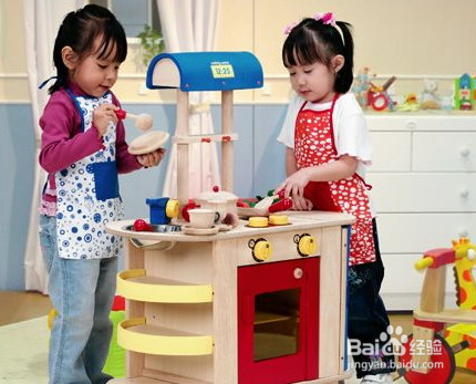 孩子玩玩具注意事项。