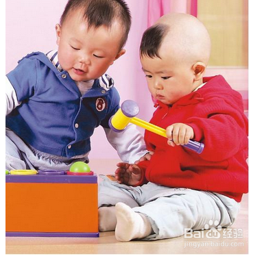 孩子玩玩具注意事项。