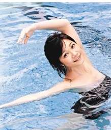 【运动】水中慢跑瘦身运动