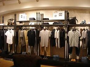 成功服装类实体店布置