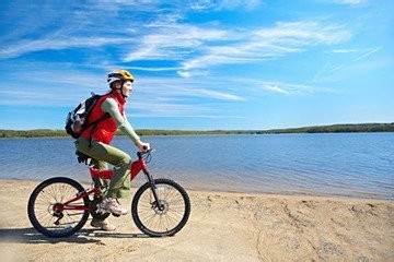 骑山地车旅游