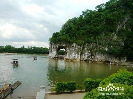 如何在雨季安排旅游