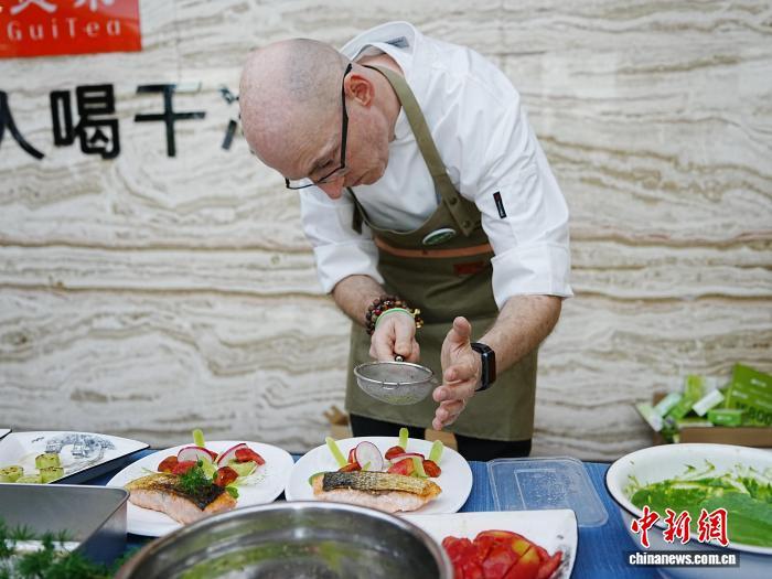 贵州山区小城“一抹青绿”撬动数亿元产值