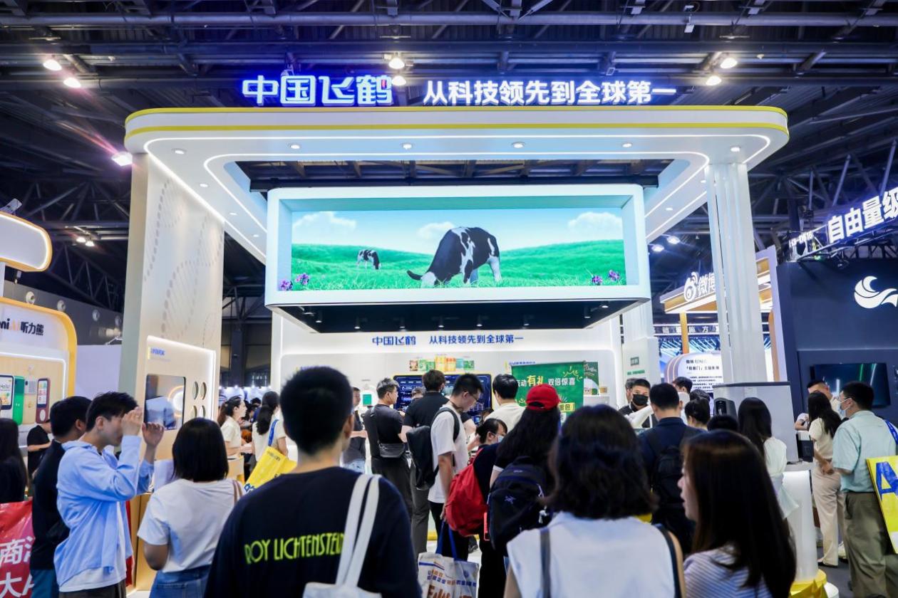 飞鹤亮相2025世界人工智能大会 展示中国乳企“AI+”落地样本