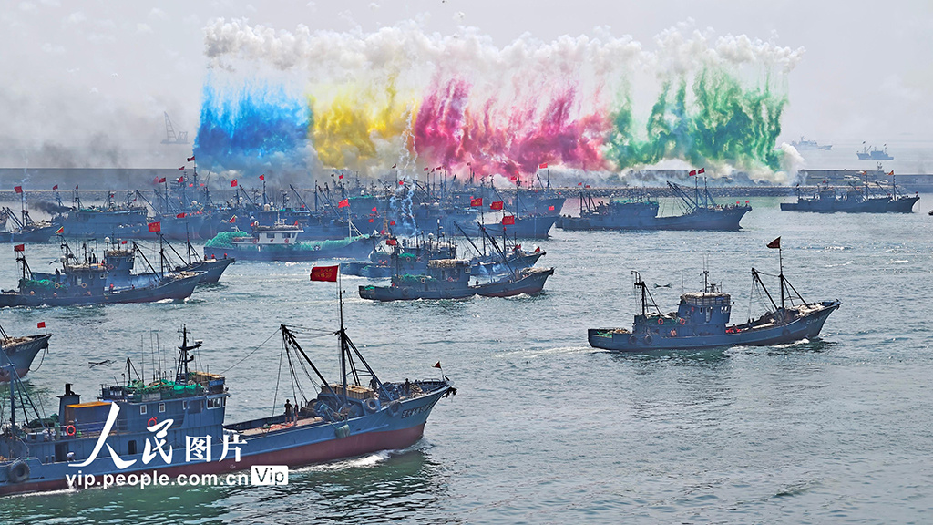 黄渤海休渔期结束 渔船拔锚起航