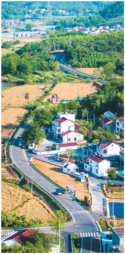 路畅景美产业兴
