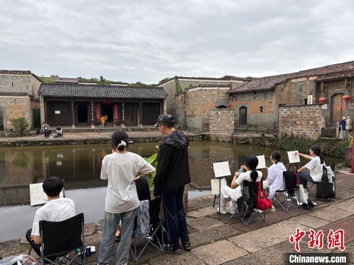 （活力中国调研行）从“沉睡”到“生长” 江西金溪古村焕新生