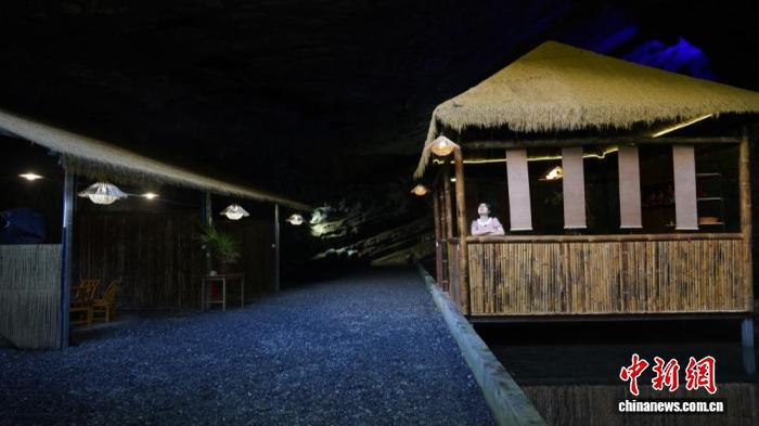 （乡村行·看振兴）湖北鹤峰：土家山乡来了个带货“洞主”