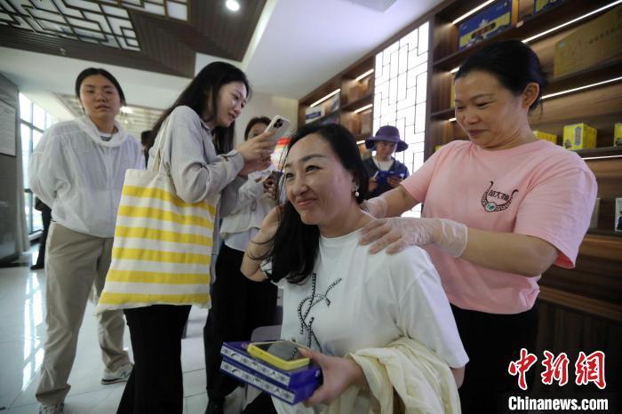 从“土方子”到大产业 四川兴文推动民族医药走出大山