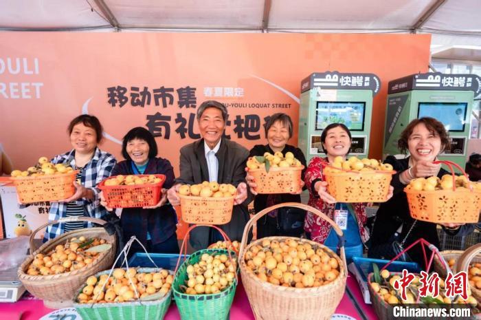 （乡村行·看振兴）浙江衢州：一条“有礼枇杷街” 为民解何忧？