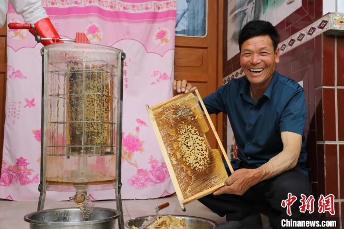 高原养蜂人酿出致富新“蜜”码