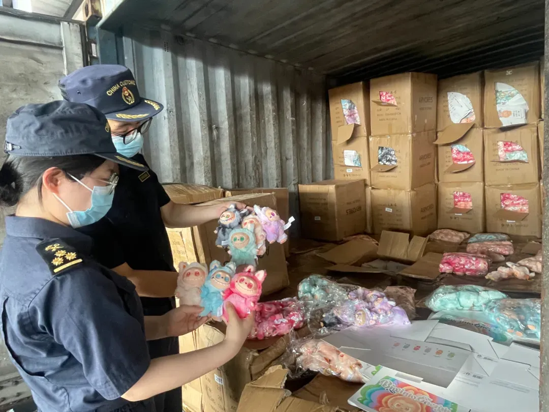 4.32万个！广州海关查获涉嫌侵权Labubu毛绒玩具一批