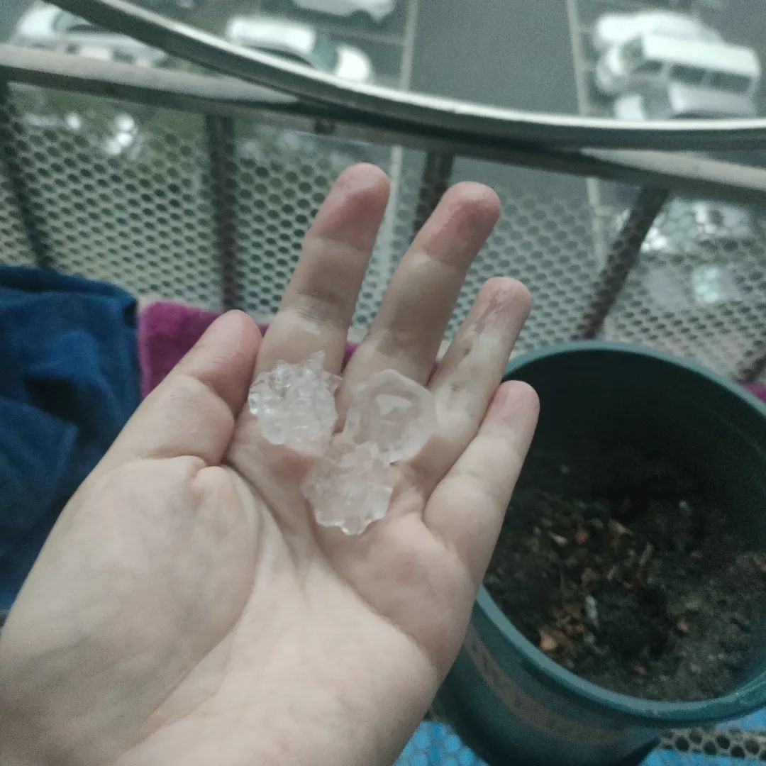 重庆中心城区下冰雹？气象专家：强烈对流天气造成
