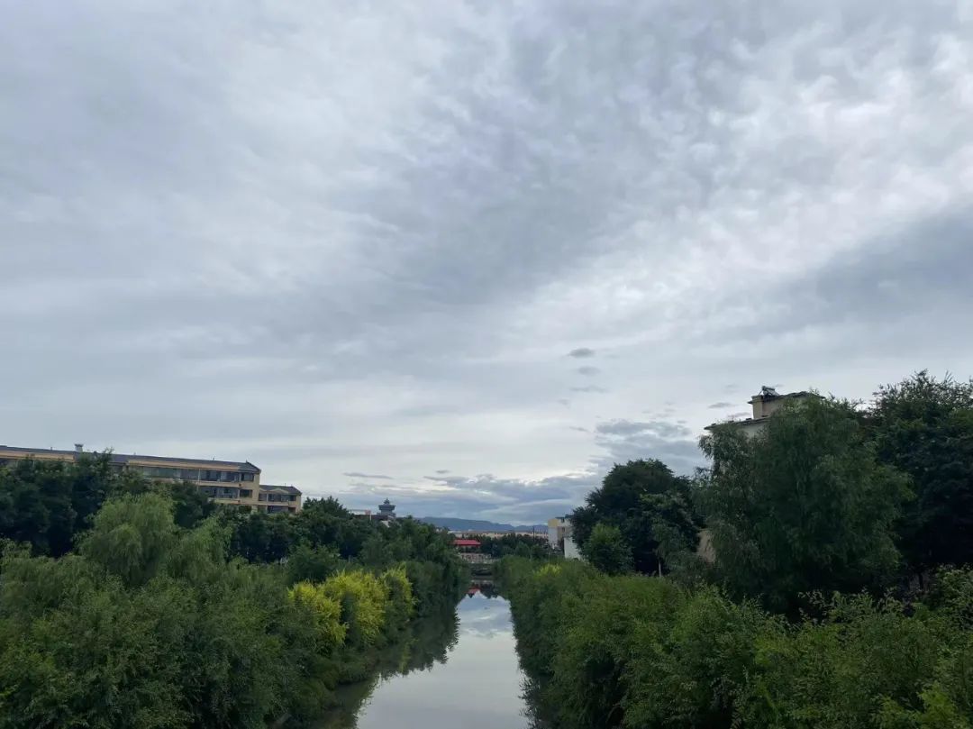 新一轮降雨展开影响，内蒙古多地有中到大雨，局地暴雨