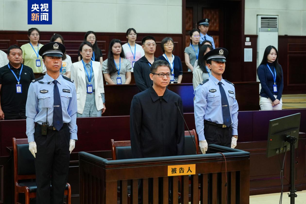 有期徒刑七年 南方电网原党组成员龙飞受贿案一审宣判