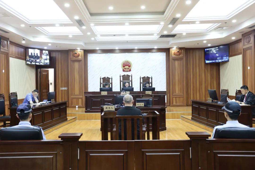 贵州文化演艺集团有限责任公司原党委委员、副总经理王春雷受贿案一审宣判