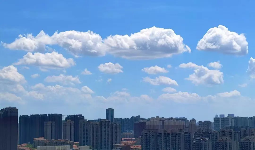 河南“水晶蓝”天空刷屏！而副高大“锅盖”已笼罩中东部地区，准备开“蒸”！