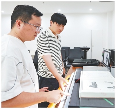 穿越三千余年，古老文字更鲜活（文化中国行·感知文化里的中国·关注冷门绝学）