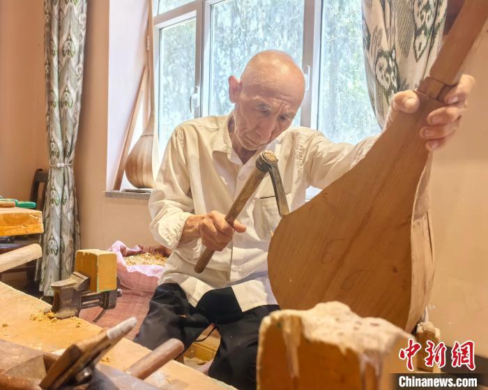 （走进中国乡村）新疆民族乐器村“飘出”文旅合奏曲