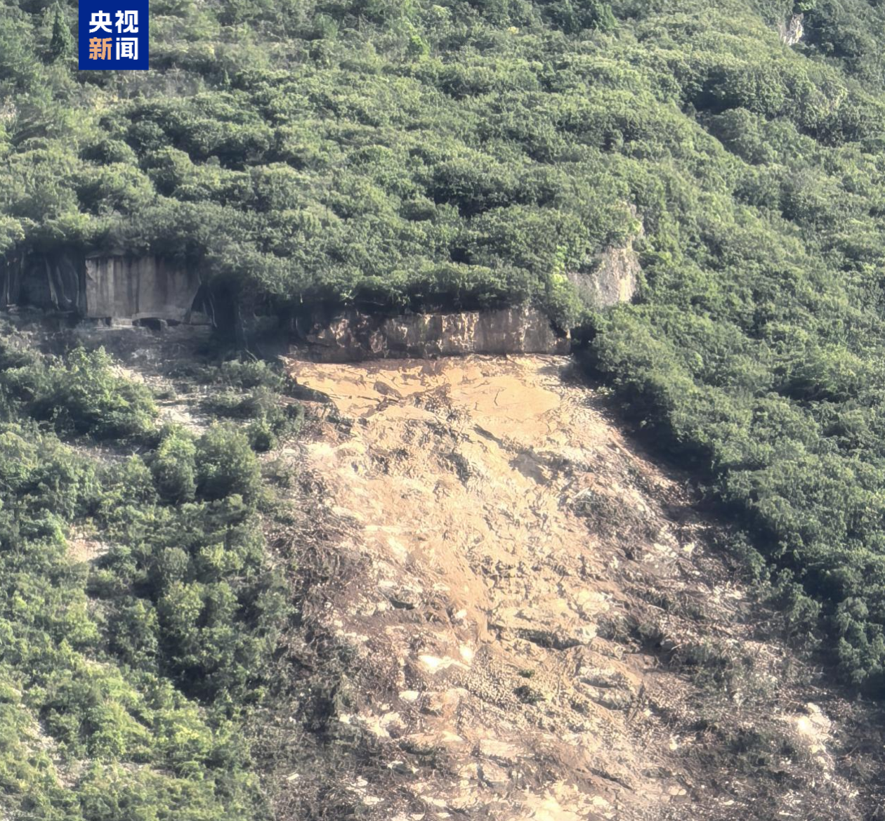 重庆巫山县发生一起危岩崩塌 提前避险无人员伤亡
