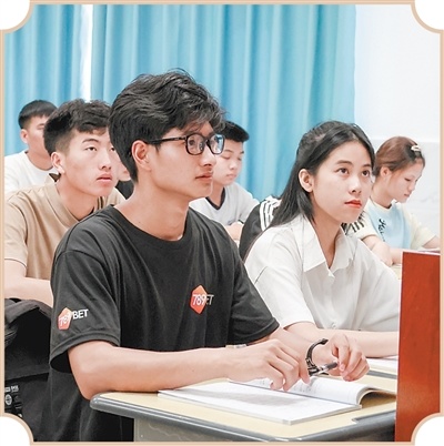 红河是唯一发源于云南境内的重要国际性河流，在河流出境处的河口县——边民常来往，中越情更亲（边城见闻）
