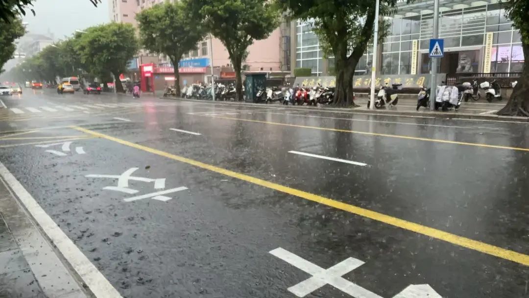福州发布暴雨红色预警