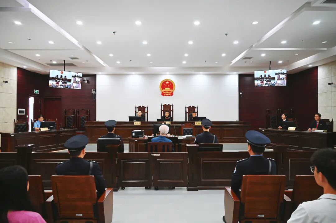 原遵义医学院党委委员、原遵义医学院附属医院党委书记毕路佳一审获刑十年九个月