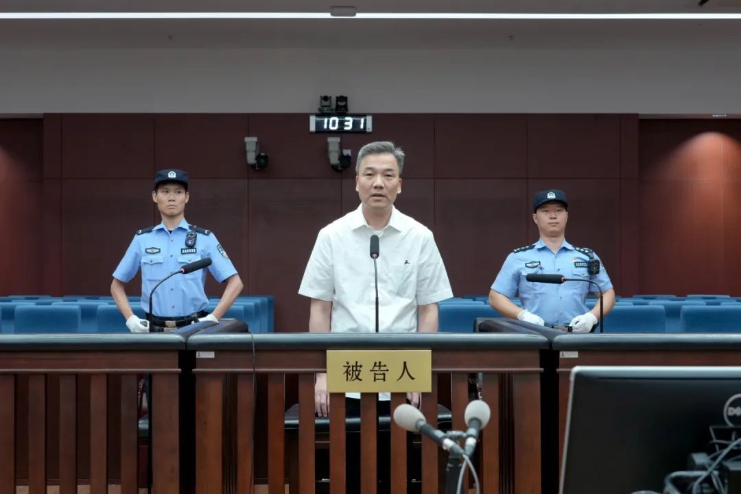 上海三中院一审公开开庭审理被告人王晓杰受贿案