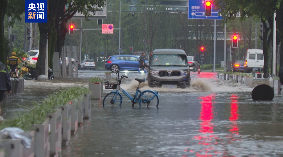 成都中心城区降雨已明显减弱 受影响路段正有序恢复通行