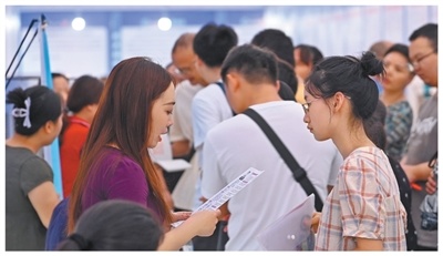 从校园到职场 就业服务不断线（高校毕业生就业服务在行动）