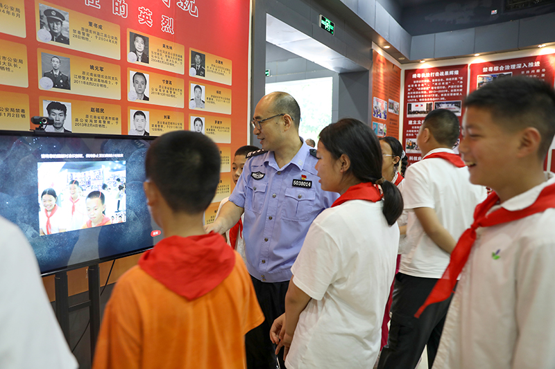 重庆涪陵强制隔离戒毒所多维度开展青少年禁毒宣传活动