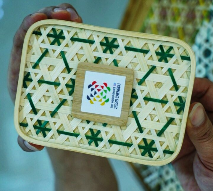 青神竹编匠心织就世运奖牌盒 向世界展示"东方竹韵"