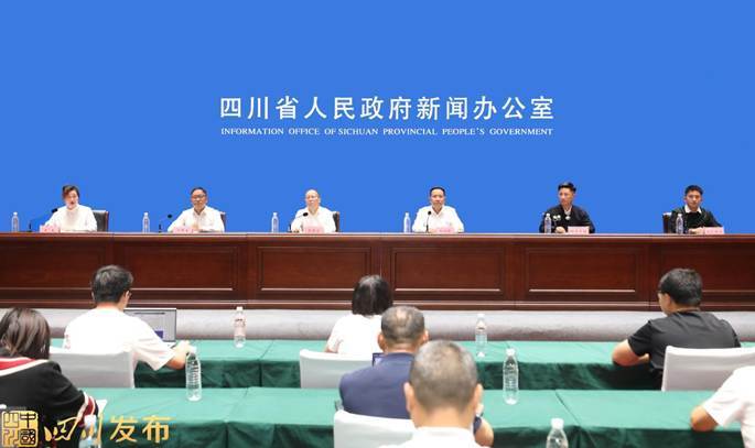 “再访悬崖村”：从悬崖到云端 凉山“悬崖村”的幸福新天梯