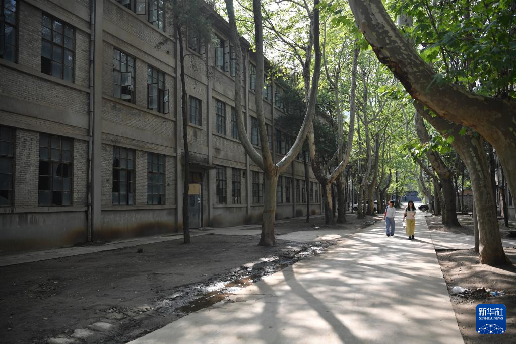 西安:老厂房“变身”影视基地