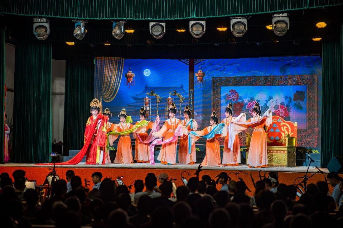 万名群众共赴梨园盛宴 2025全国民营文艺表演团体交流展示活动在台州黄岩启动