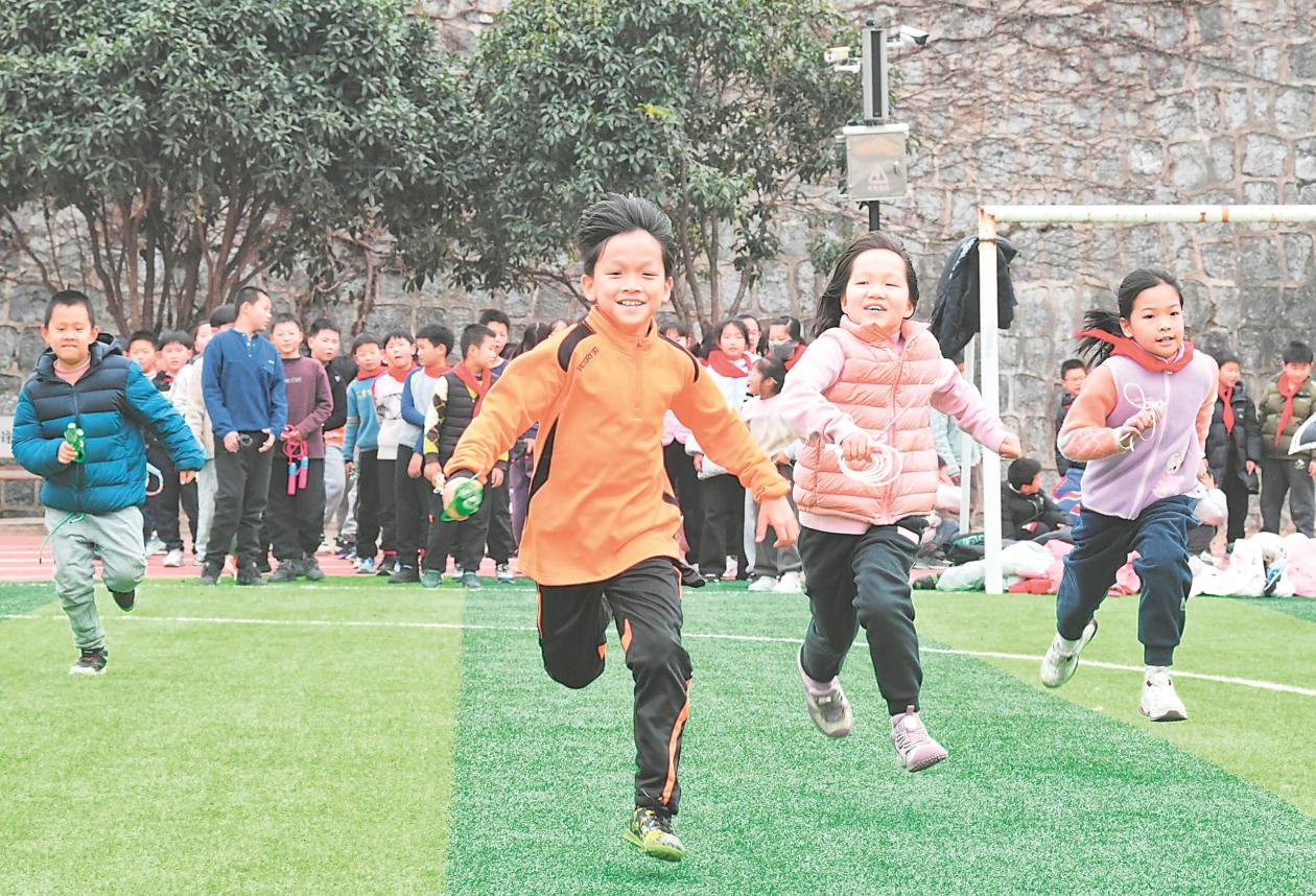 安徽多地中小学落实"课间15分钟" 每天1节体育课