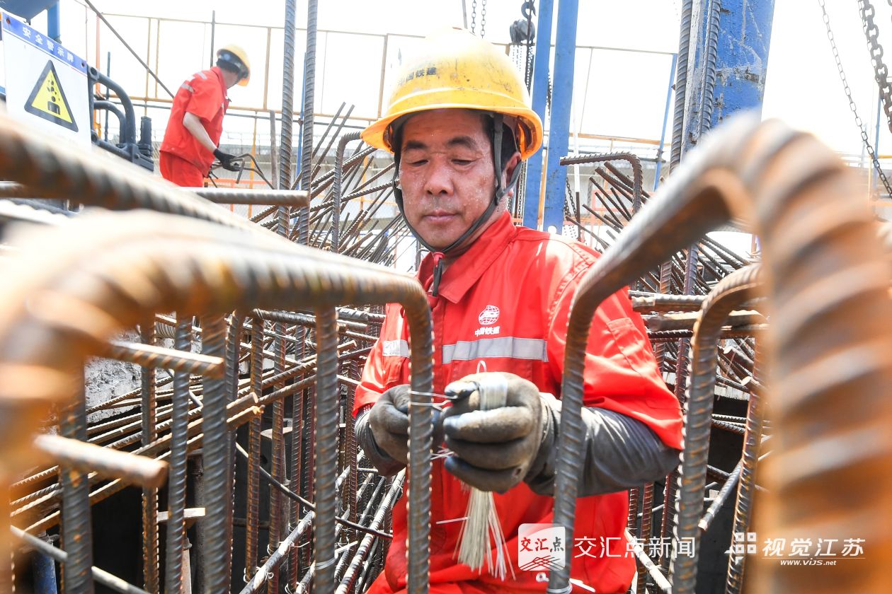江苏：炙热“烤”验！高温下那坚守的身影