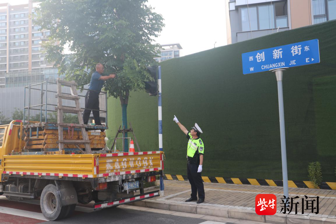 “苏超”第六轮大赛周末上演，警方全力为车友“护航”