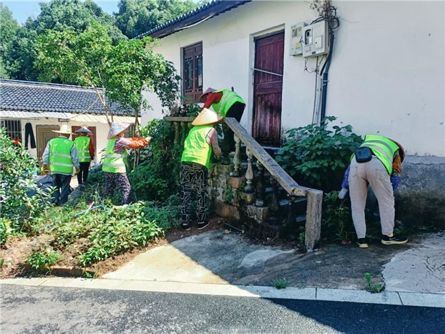 杭州西湖高温下的城市守护者
