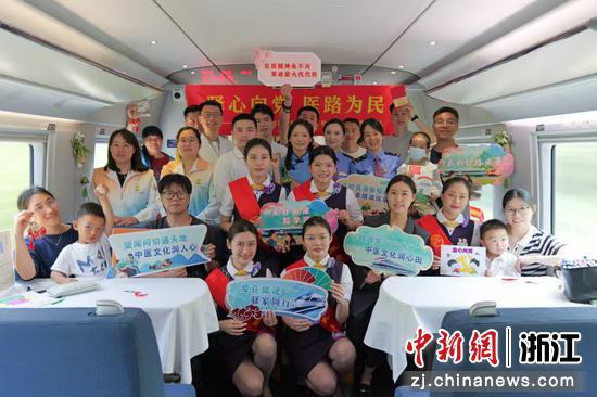 铁路杭州客运段：为旅客打造别样端午体验
