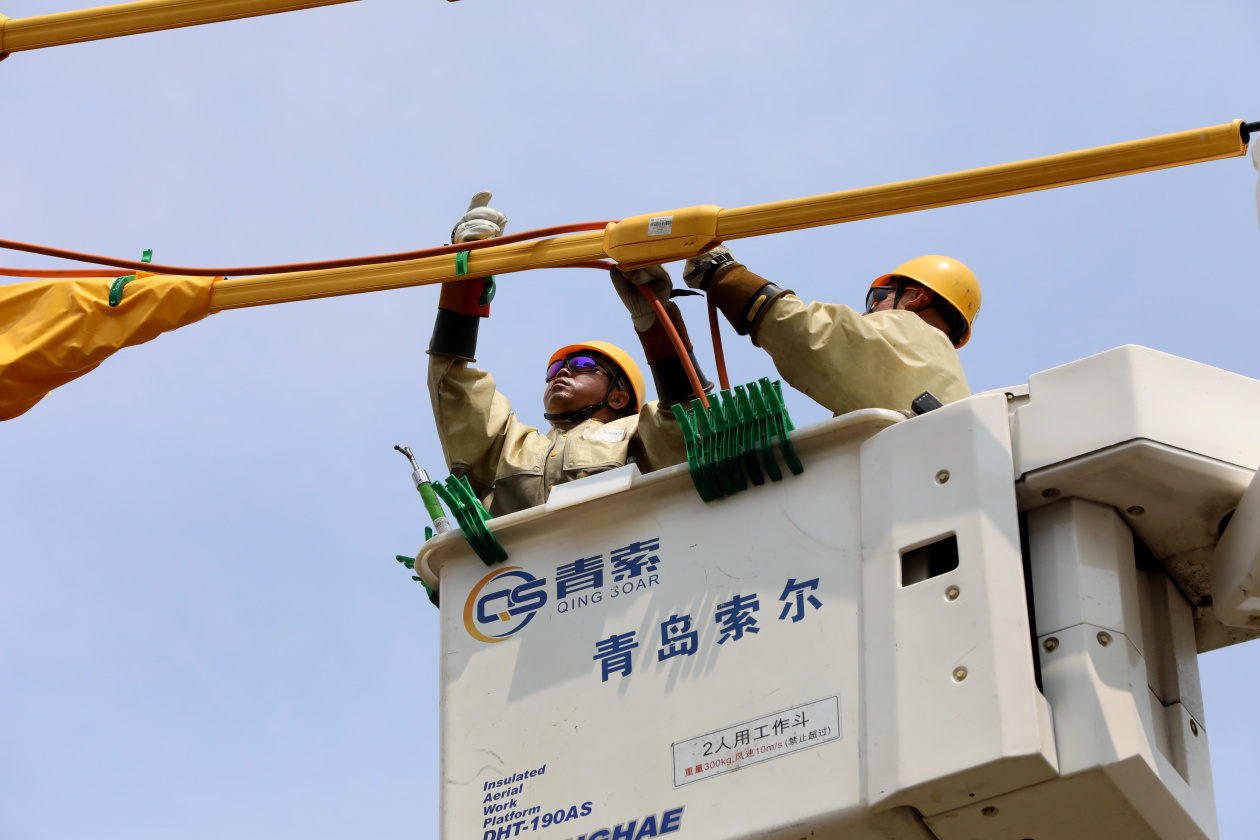 国网沈阳供电公司：不惧“烤”验完成带电作业任务